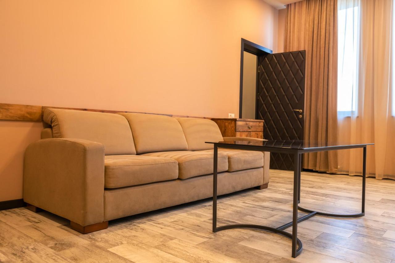 B H Y Guesthouse In يريفان المظهر الخارجي الصورة