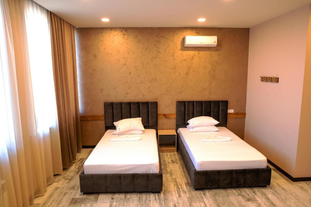 B H Y Guesthouse In يريفان المظهر الخارجي الصورة