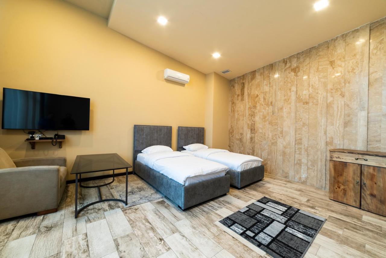 B H Y Guesthouse In يريفان المظهر الخارجي الصورة